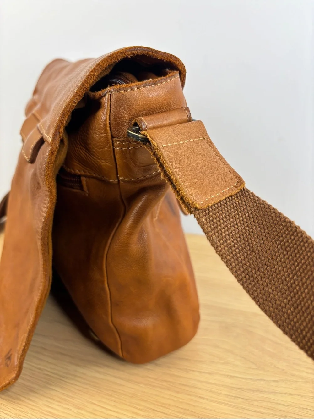 Marta Ponti Oslo Cognac Leather Messanger Shoulder Bag LIKE NEW!